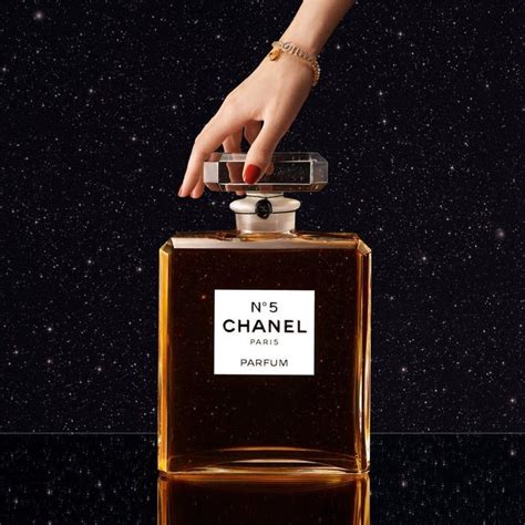 bouteille chanel 5 1 litre vide|Chanel dévoile son plus grand flacon de parfum jamais produit.